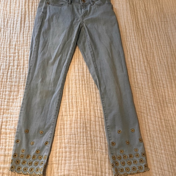 Lilly Pulitzer Light Blue Cropped Jeans with Gold Embroidery size 4 - Picture 12 of 12